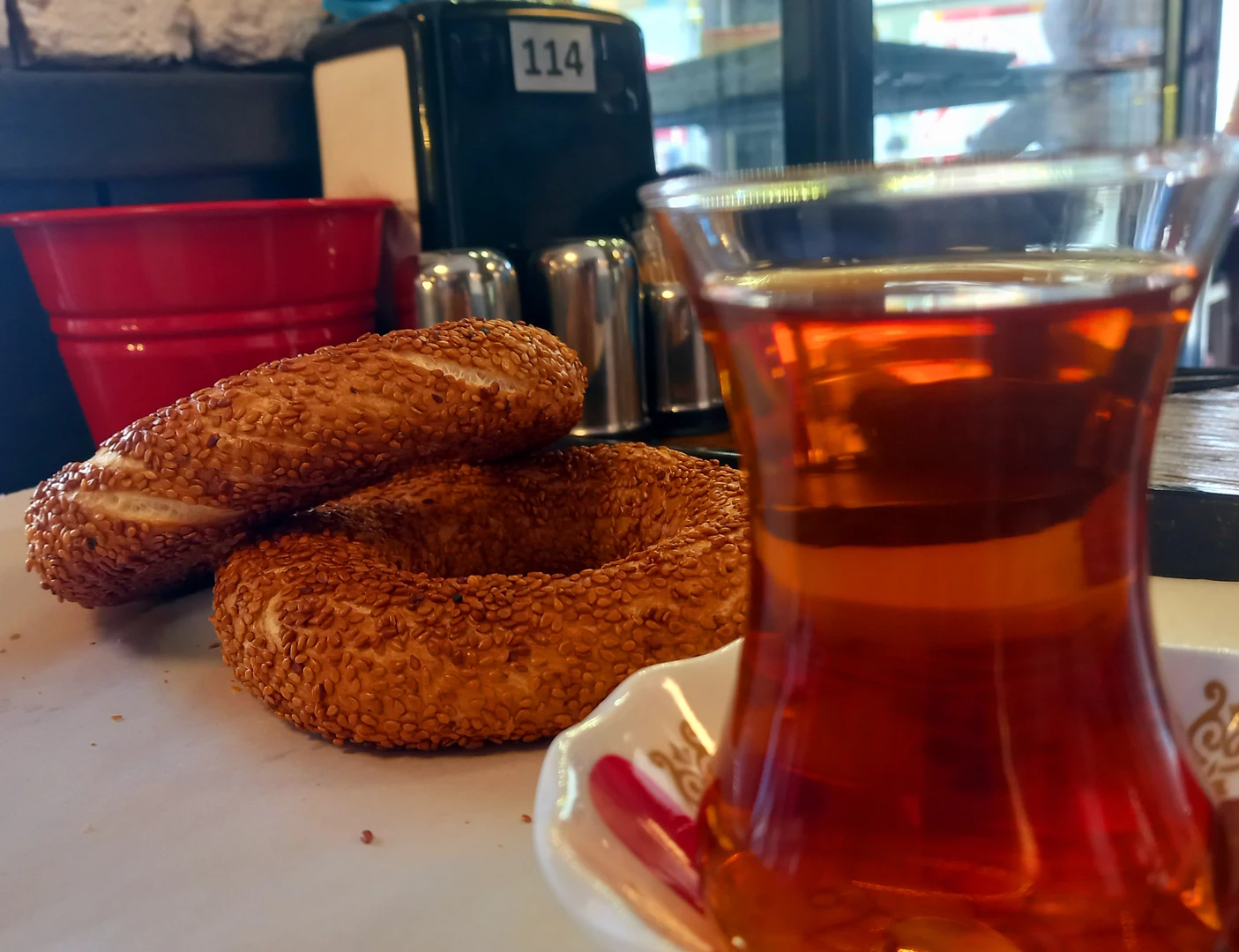 Çay ve simit ile kısa mola